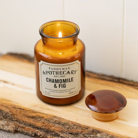 Bougie Apothecary Paddywax à la senteur Camomille et Figue, idéal comme idée cadeau original ou pour soi-même, pour parfumer son intérieur.