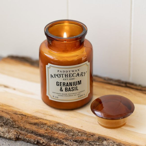 Bougie Apothecary Paddywax à la senteur Géranium et Basilic, idéal comme idée cadeau original ou pour soi-même, pour parfumer son intérieur.