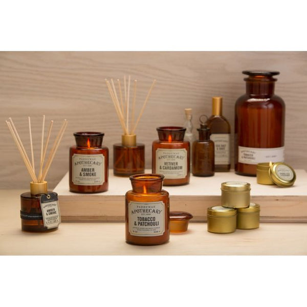 Bougie Apothecary Paddywax à la senteur Vétiver et Cardamome, idéal comme idée cadeau original ou pour soi-même, pour parfumer son intérieur.