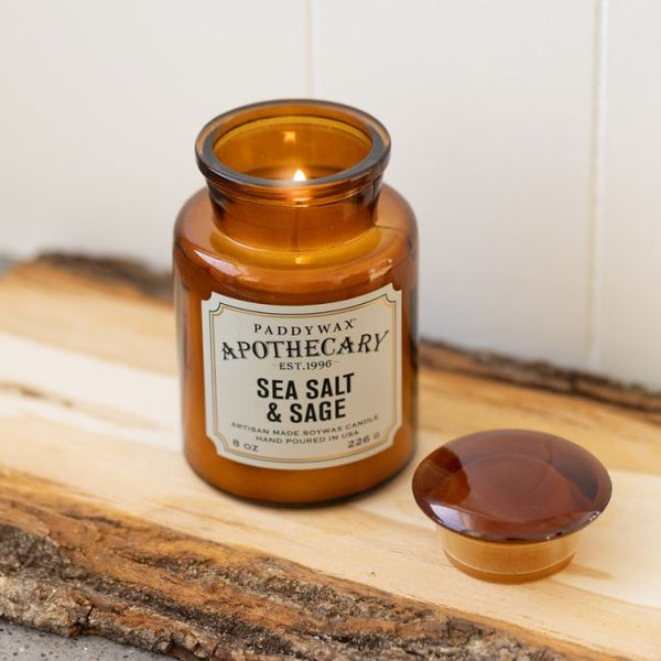Bougie Apothecary Paddywax à la senteur Sel marin et sauge, idéal comme idée cadeau original ou pour soi-même, pour parfumer son intérieur.