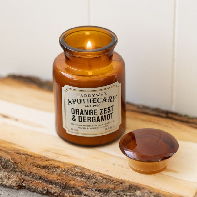 Bougie Apothecary Paddywax à la senteur Zestes d'orange et bergamote, idéal comme idée cadeau original ou pour soi-même, pour parfumer son intérieur.