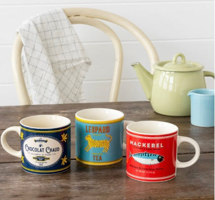 Mug bleu avec inscription chocolat chaud pour le thé, le café le chocolat et boisson chaude. Tasse anglaise à thé