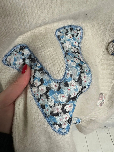 Gilet à manches longues LOVE, détails du lettrage