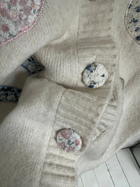 Gilet à manches longues LOVE, détails de boutons