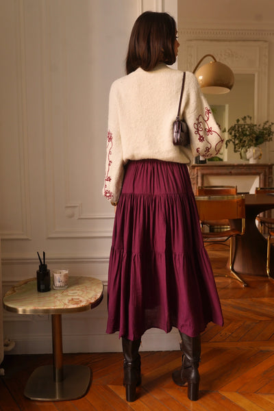 Jupe bordeaux effet jupon vue de derrière