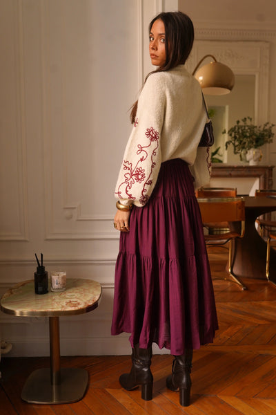 Jupe bordeaux effet jupon vue de derrière