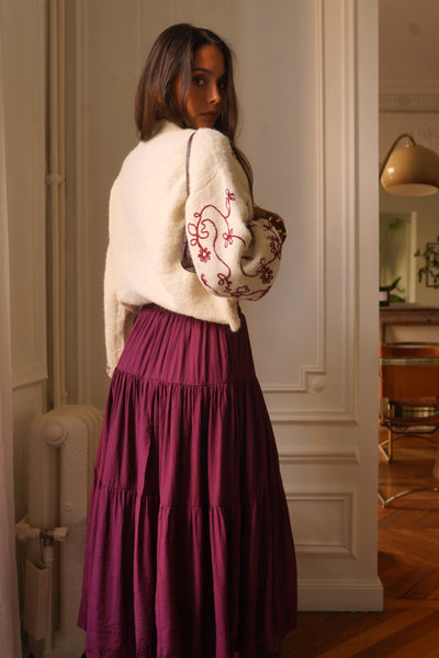 Jupe bordeaux effet jupon vue de derrière