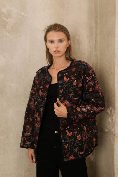 Veste à manches longues aux motifs tropicaux, taille unique, disponible également dans nos concepts store de Bruxelles