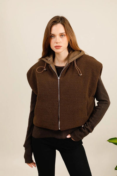 Veste sans manches, de couleur marron, réversible.